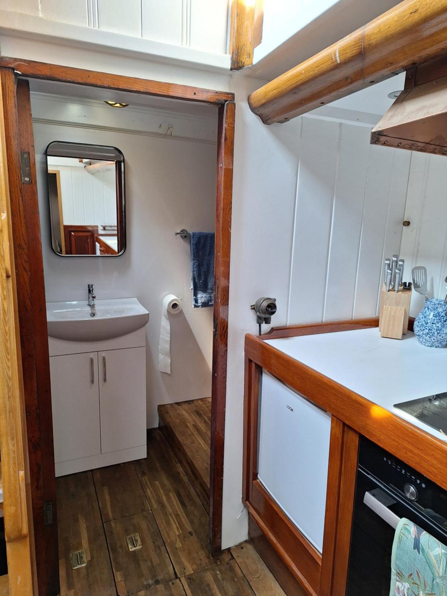 东考斯 Historic Wooden Ship 'Ursula'酒店 外观 照片