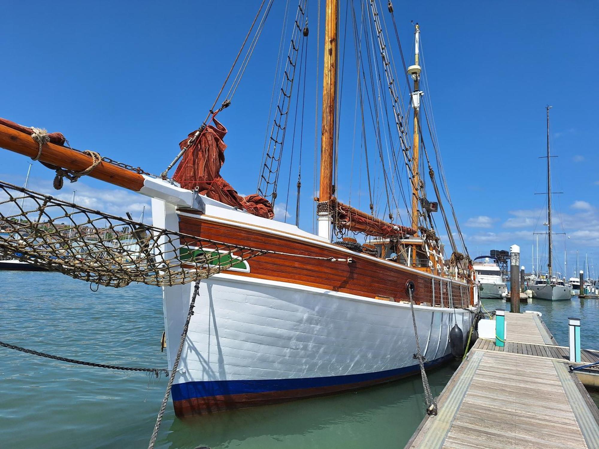 东考斯 Historic Wooden Ship 'Ursula'酒店 外观 照片