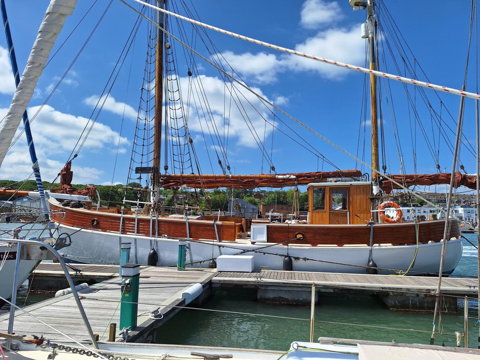 东考斯 Historic Wooden Ship 'Ursula'酒店 外观 照片
