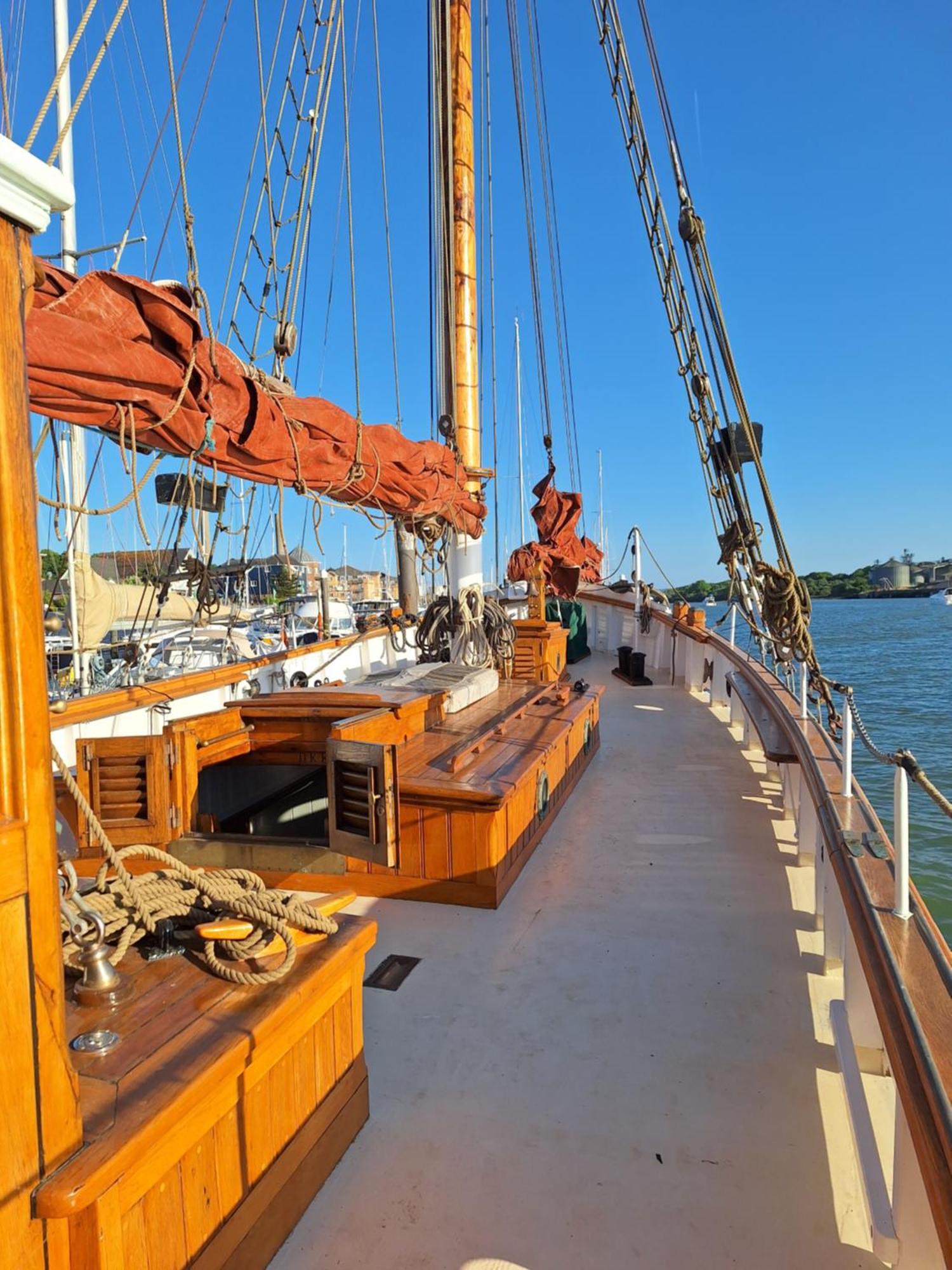 东考斯 Historic Wooden Ship 'Ursula'酒店 外观 照片